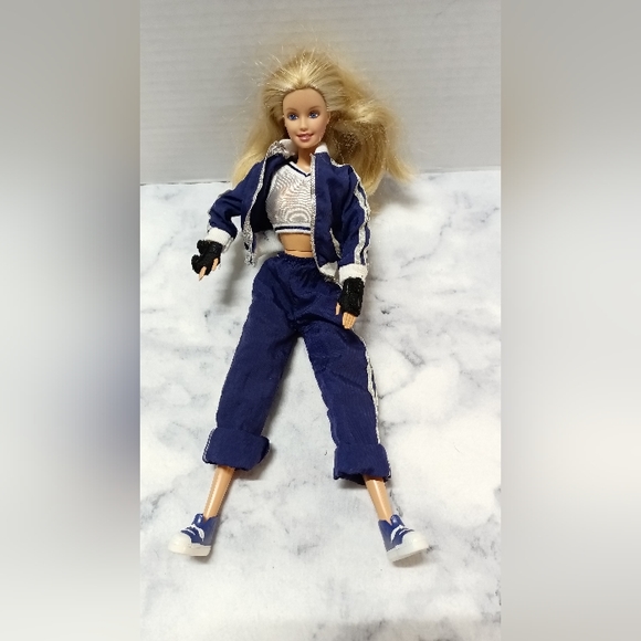 Barbie doll with the jumpsuit gloves and sneakers articulating vintage 1993 - Picture 1 of 9